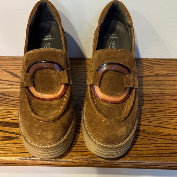 Stylish Tan Suede Loafers with Chunky Heel - Picture 4 of 11